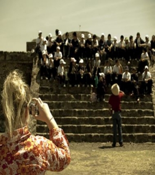 Walk in Teotihuacan 